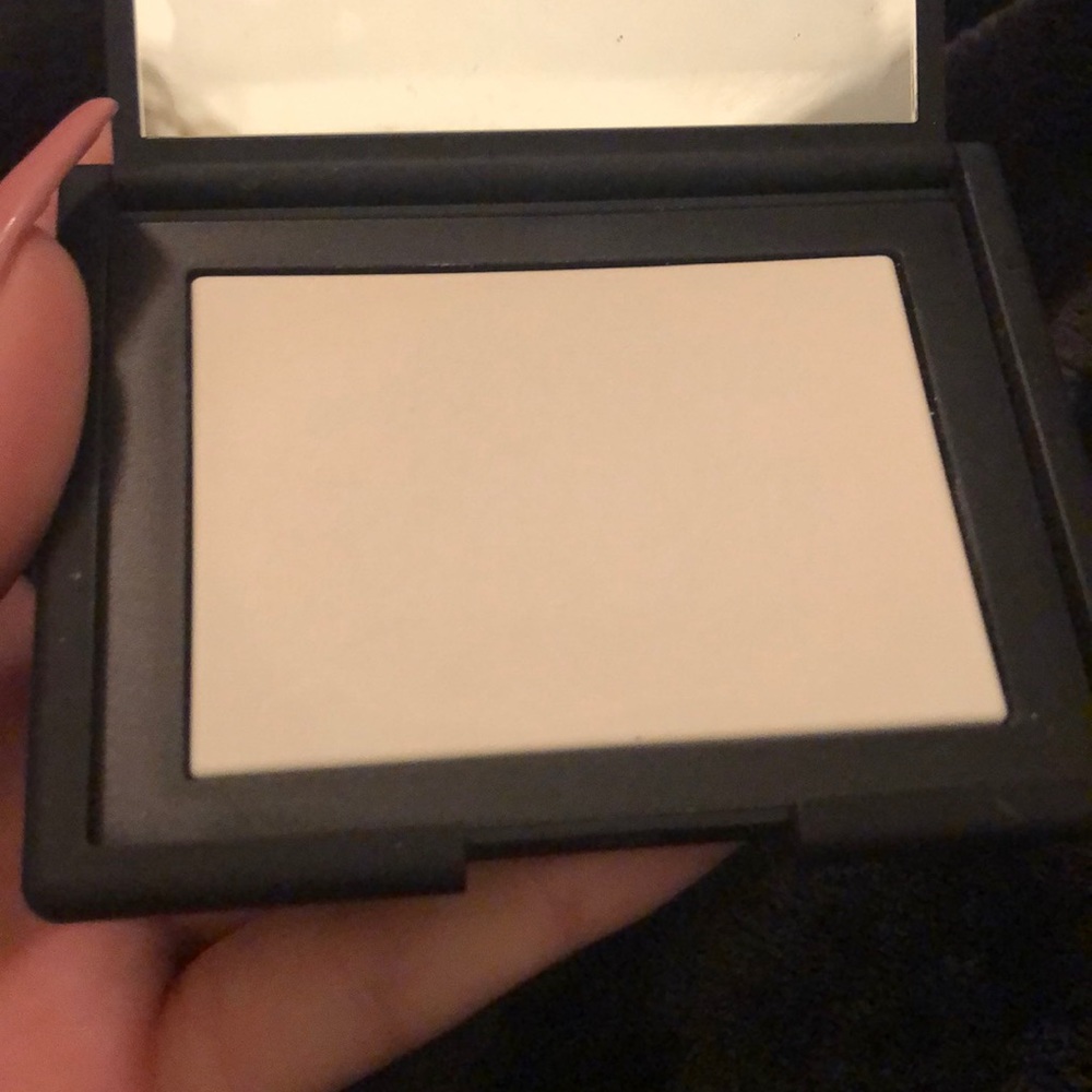 NARS Translucent Pressed Setting Powder